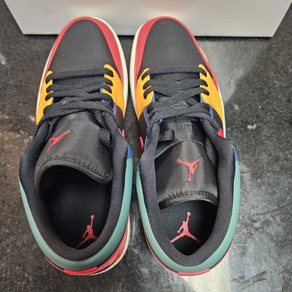Sz 10.5 M / sz 12W Jordan 1 Low SE 
